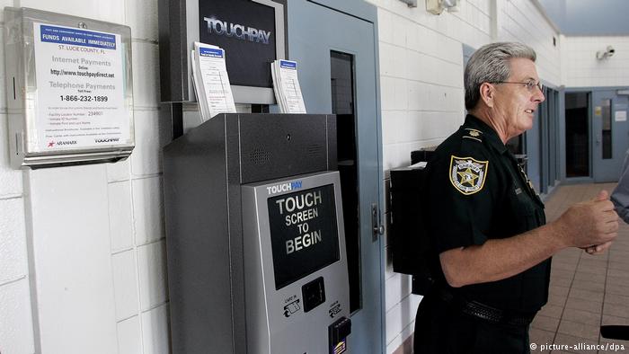 Банкомат в тюрьме во Флориде