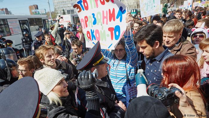 Russland 1. Mai Demonstration in Nowosibirsk EINSCHRÄNKUNG