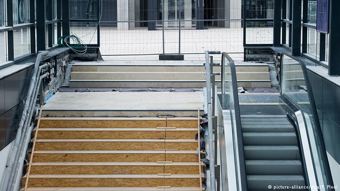 Rolltreppe am Flughafen Berlin Brandenburg (BER)